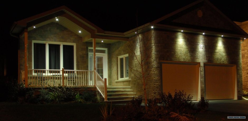 Точечная подсветка фасада