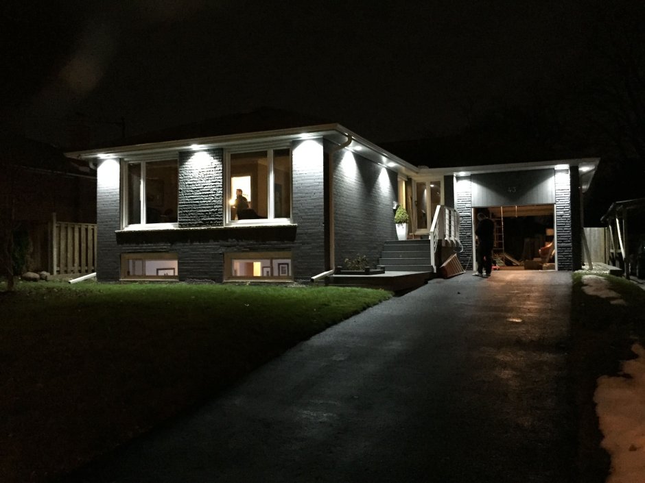 Подсветка дома в софитах