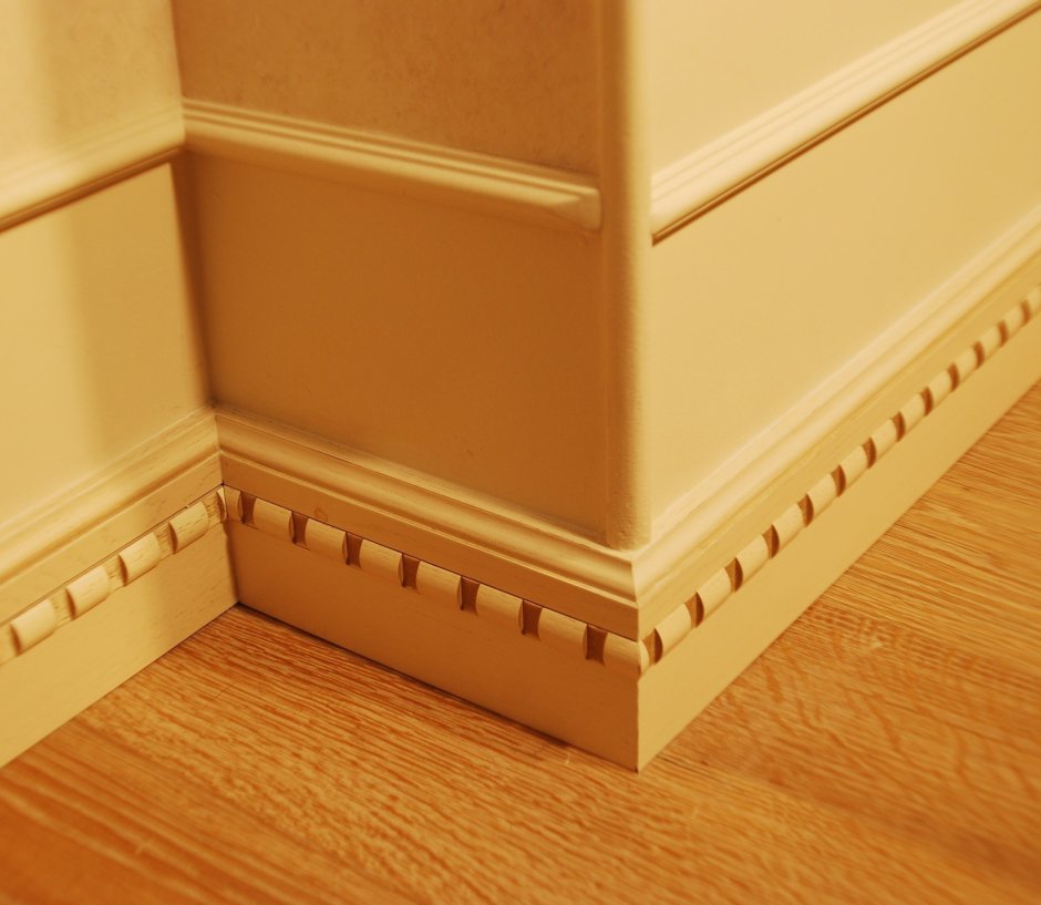 Плинтус угловой