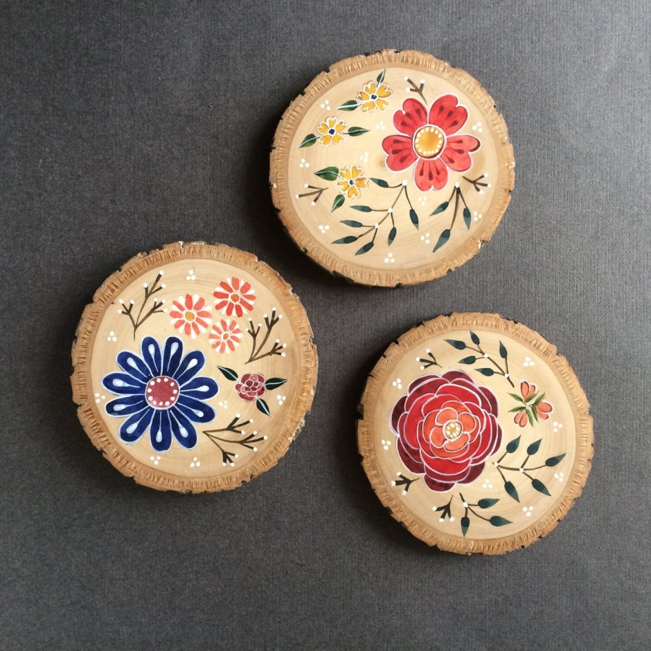 Роспись на срезе дерева