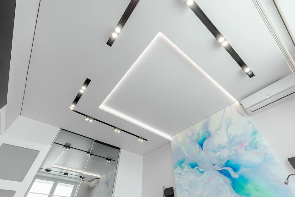 Двухуровневые натяжные потолки Хай тек в зал