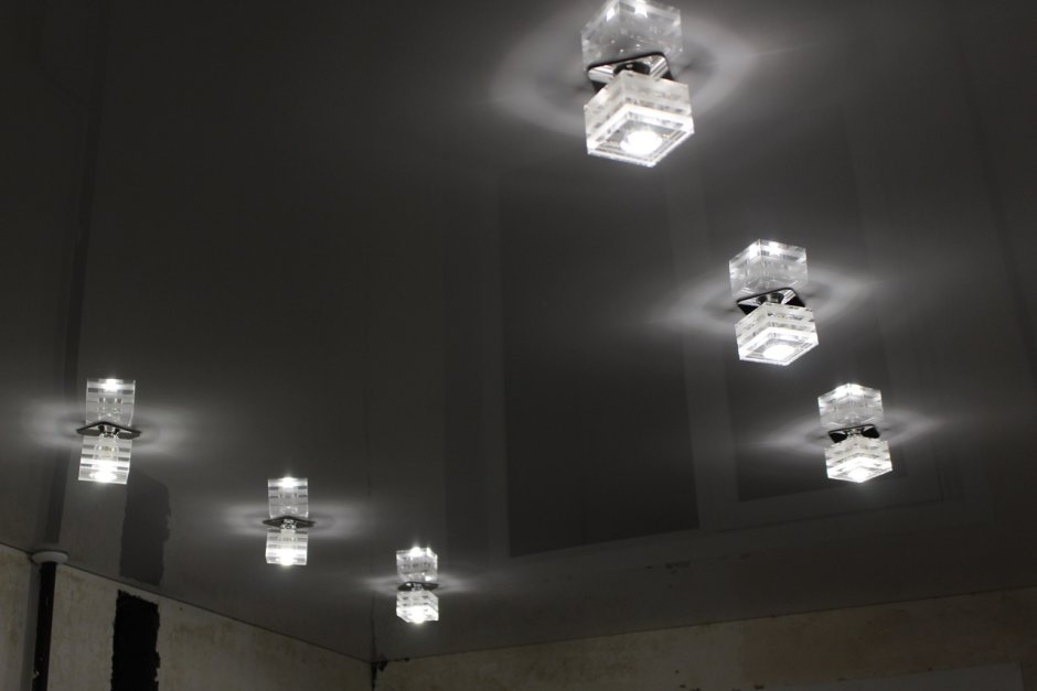 Точечное освещение в ванной