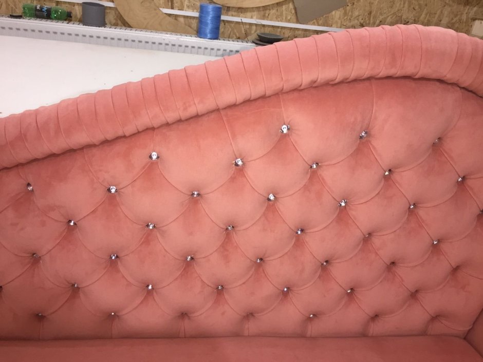 Кровать с каретной стяжкой