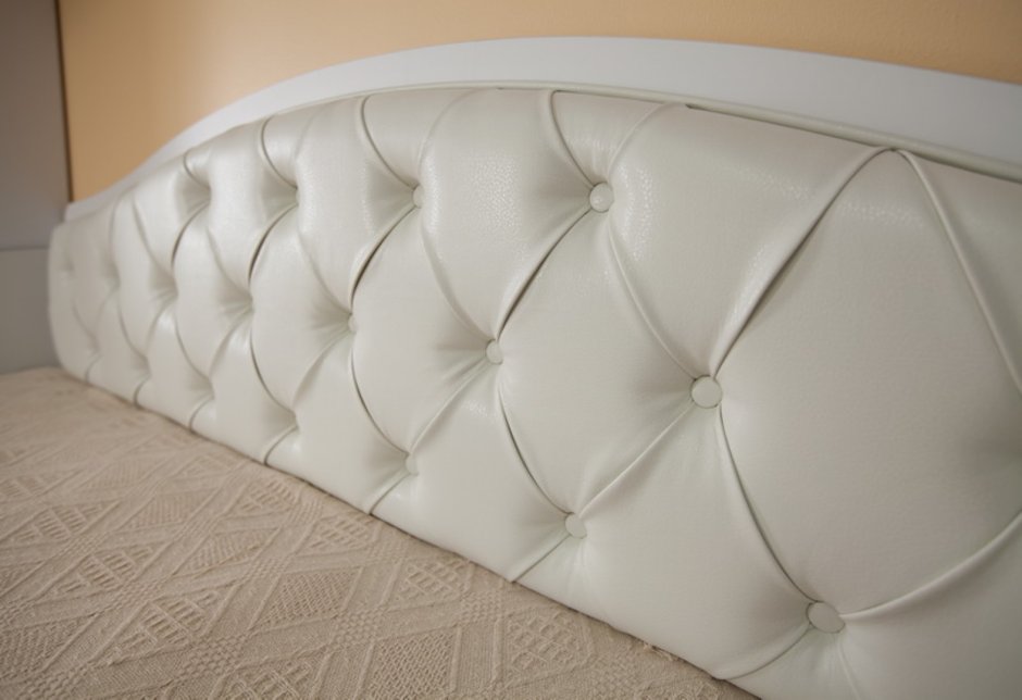 Кровать Регина с каретной стяжкой