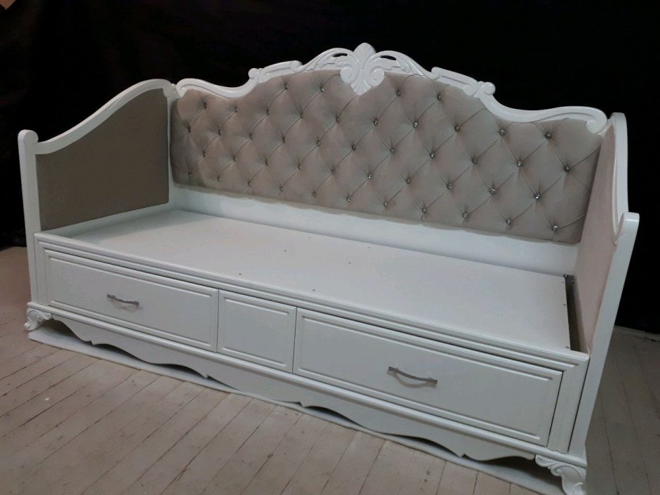 Кровати с резьбой и каретной стяжкой