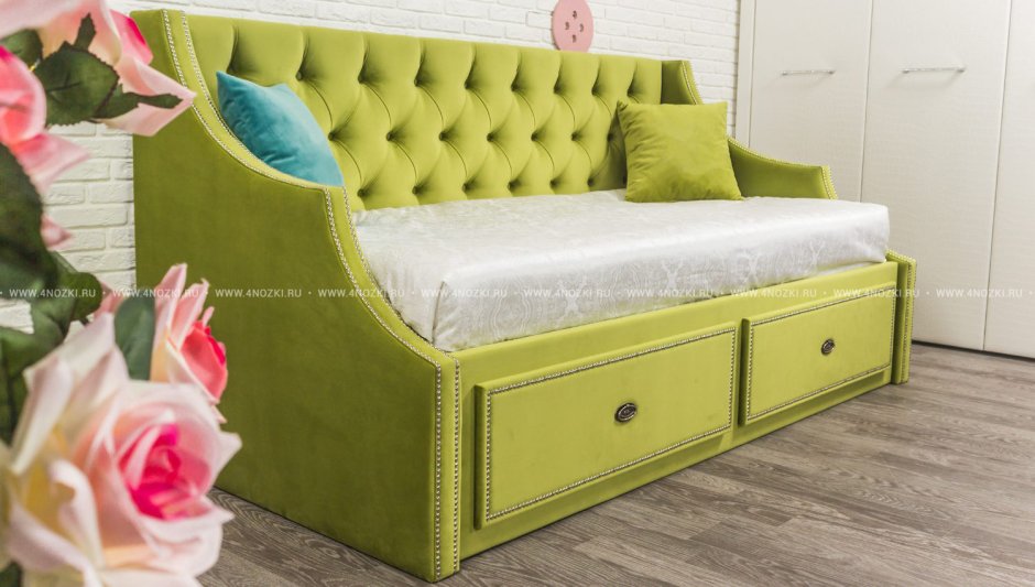 Детский диван кровать с каретной стяжкой