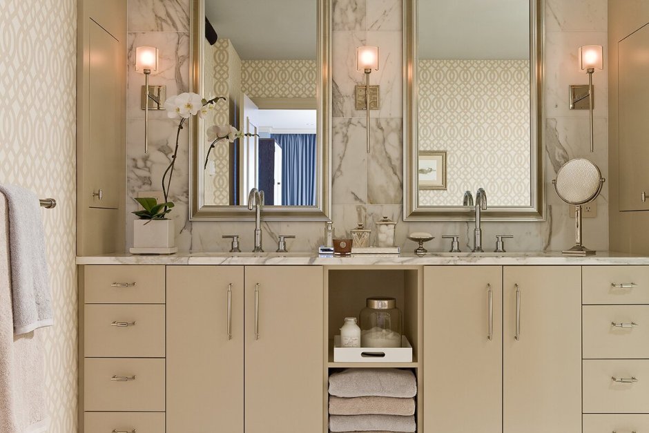 Шкафчик над умывальником в ванную комнату