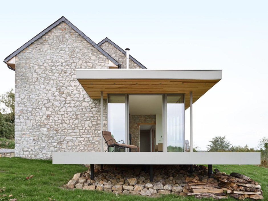 Современный каменный дом