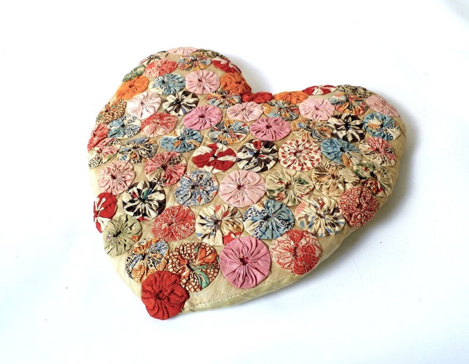 Подушки с пуговицами декор