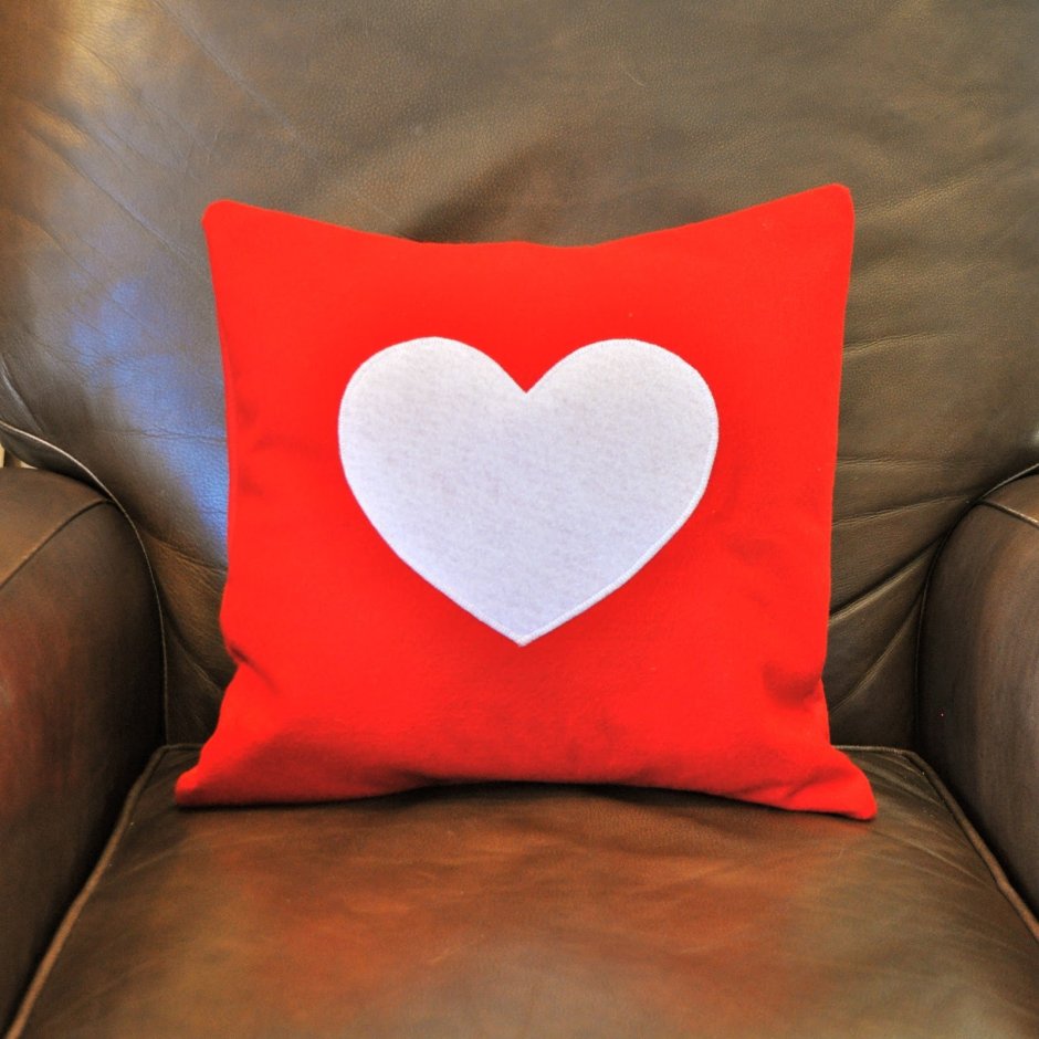Декоративные подушки в виде сердца