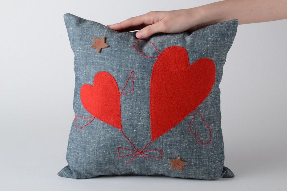 Подушка в виде сердца