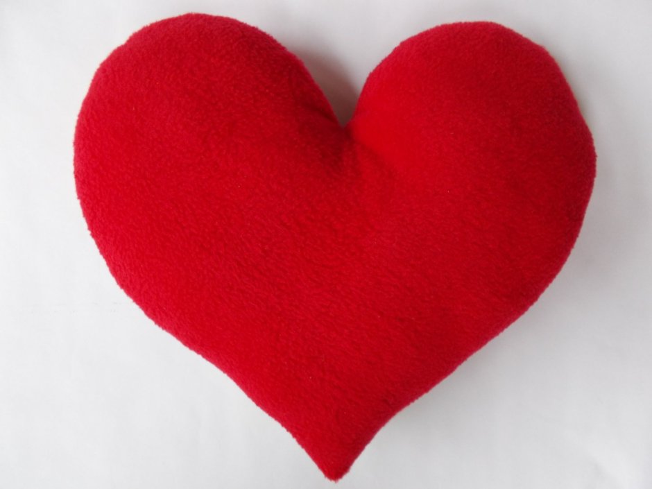 Диванная подушка в виде сердца