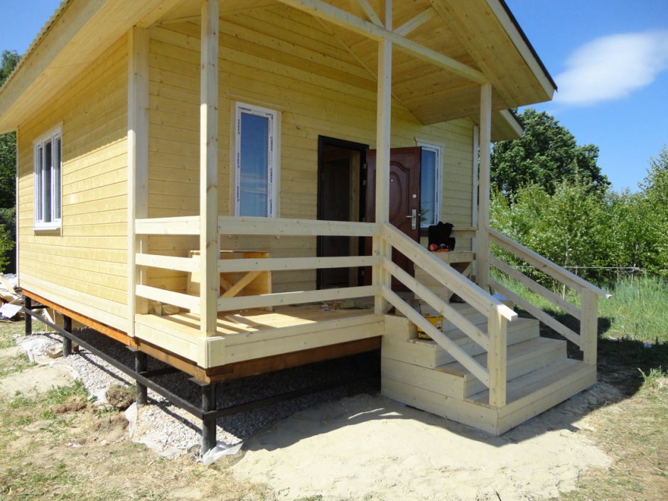 Каркасная баня на сваях 6х6