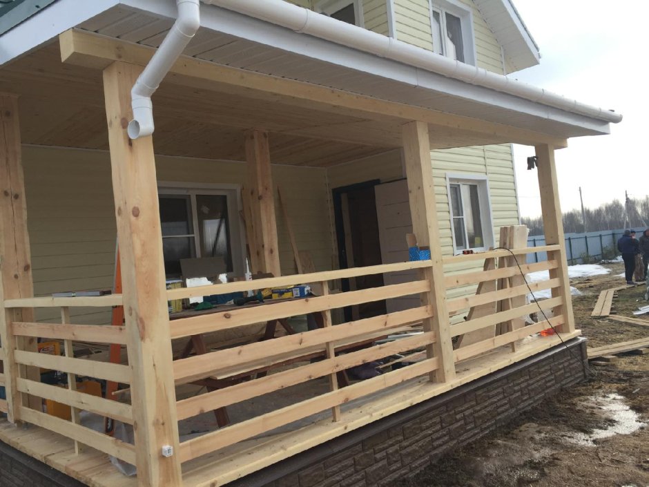 Веранда к деревянному дому