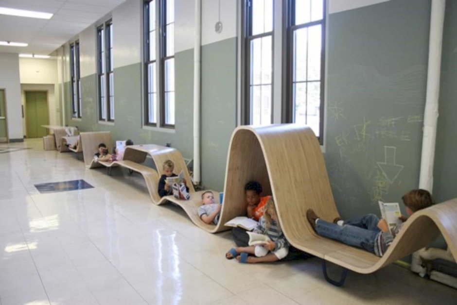 Японская гнутая широкая скамья для интерьера