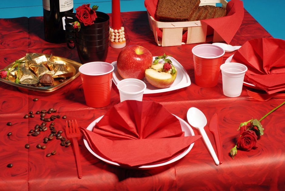 Сервировка стола одноразовой посудой