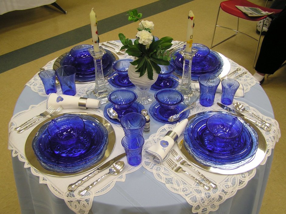 Сервировка стеклянного стола