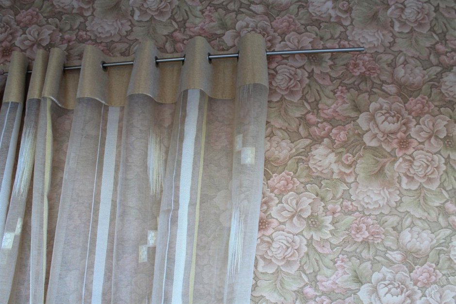 Тюль с кольцами на трубе