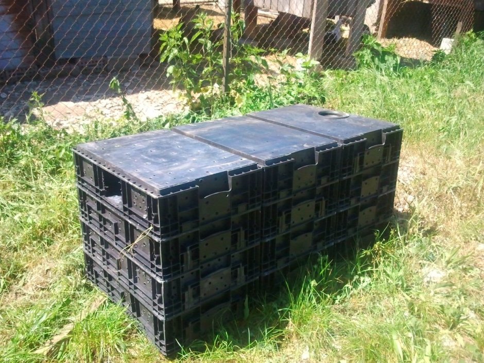 Клумба из пластиковых ящиков