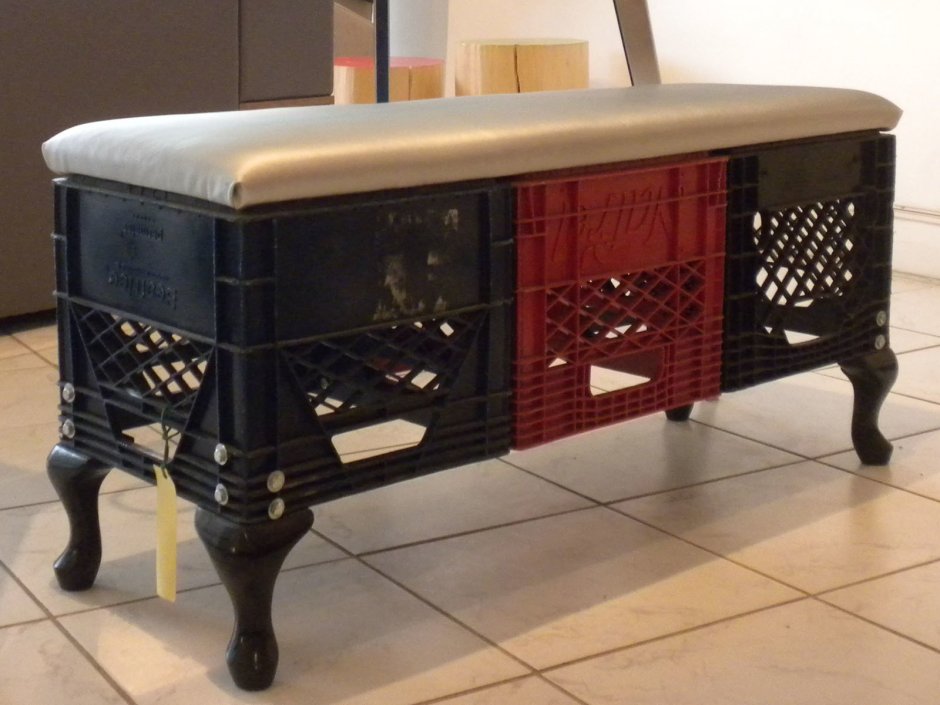 Табурет из пластикового ящика