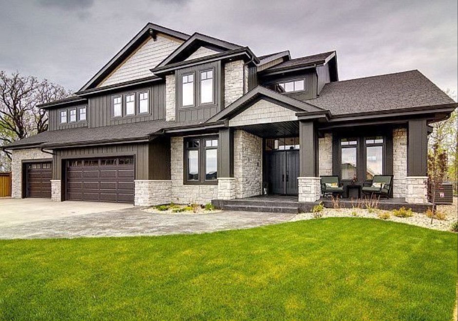 Современный частный дом в серых тонах