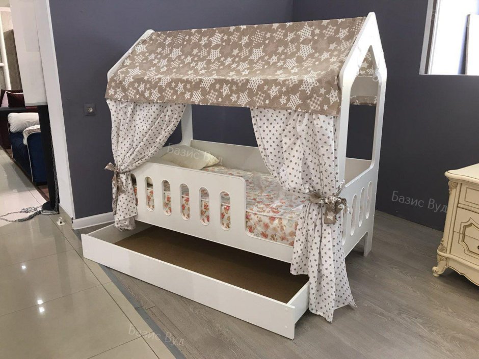 Балдахин на детскую кроватку домик
