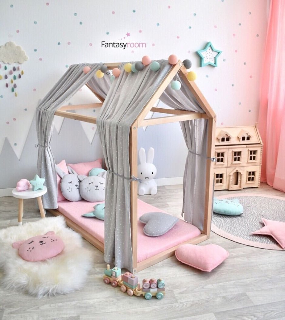 Занавески на кровать домик