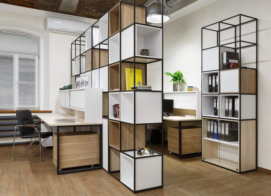 Перегородка полки в офисе