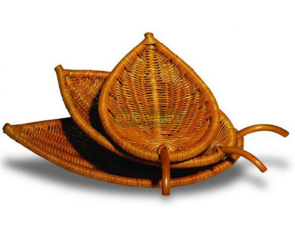 Сервировочная тарелка из ротанга