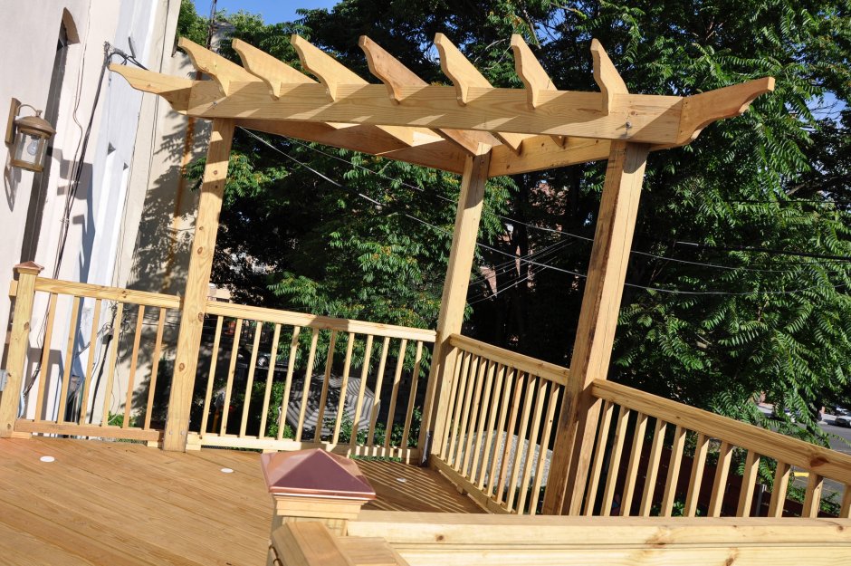 Пергола деревянная треугольная