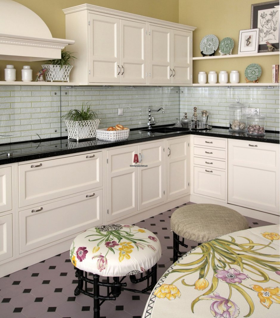 Фартук для белой кухни в стиле Прованс