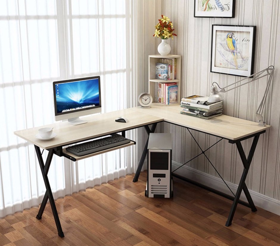 Минималистичный компьютерный стол