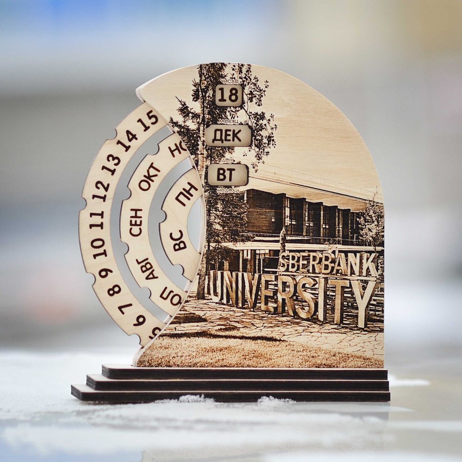 Часы на холсте