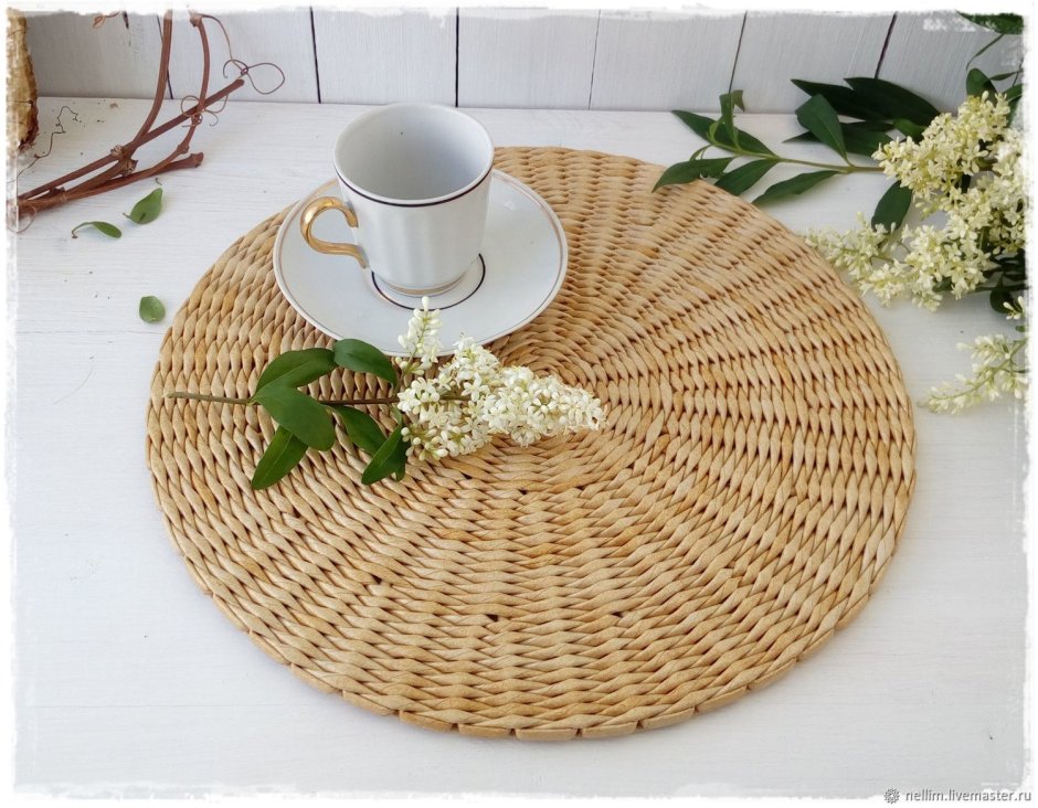 Плетеная подставка под тарелки