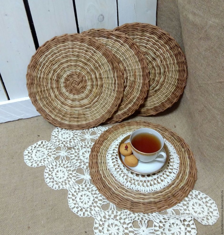 Поднос из пробок от вина