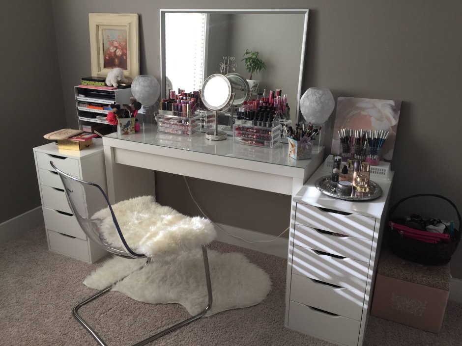 Вещи на туалетном столике