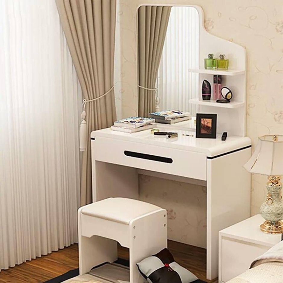 Туалетный столик небольшой