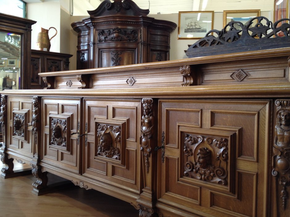 Красивая старинная мебель