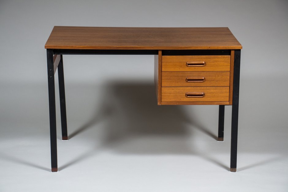 Стол письменный 1600х800