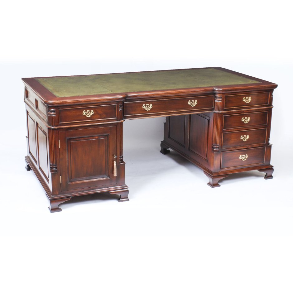 Письменный стол в стиле ретро