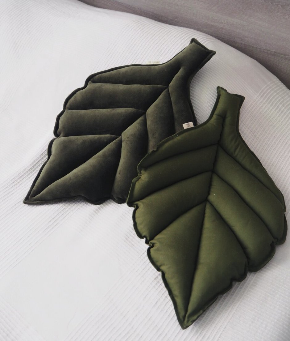 Подушка в виде листика