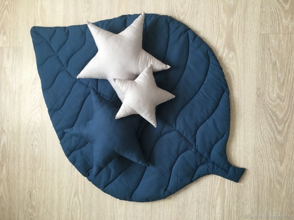 Подушка листочек