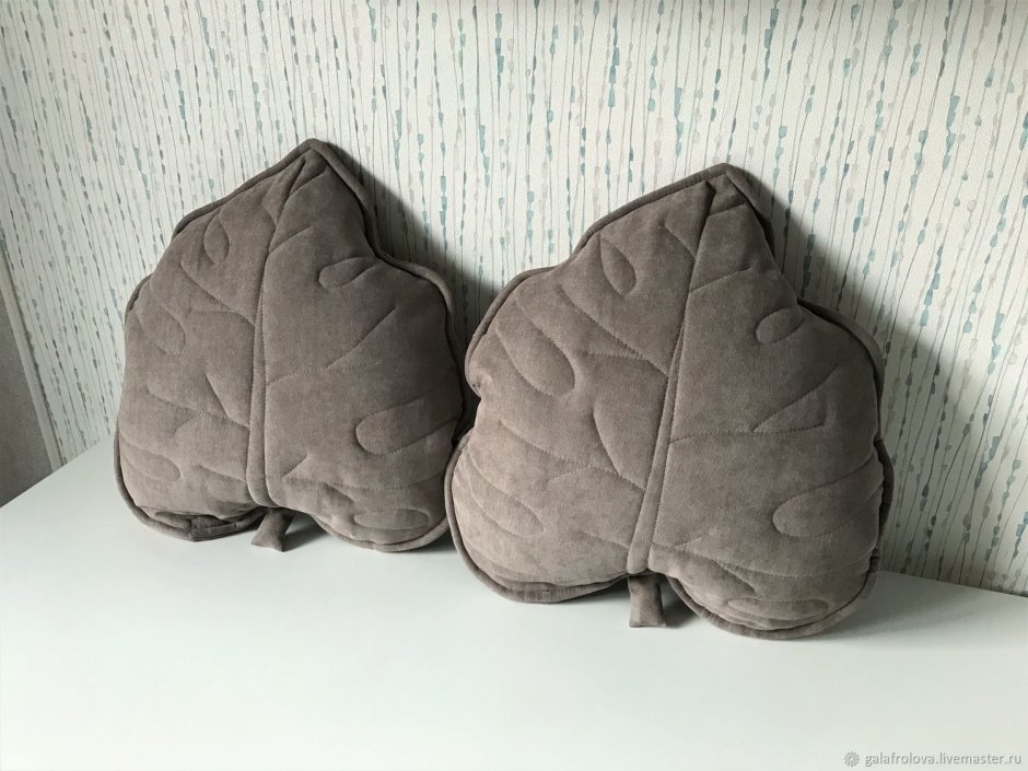 Подушка в виде листика