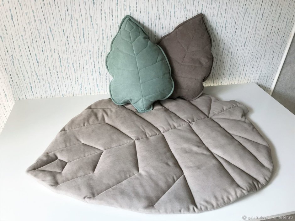 Подушка листик