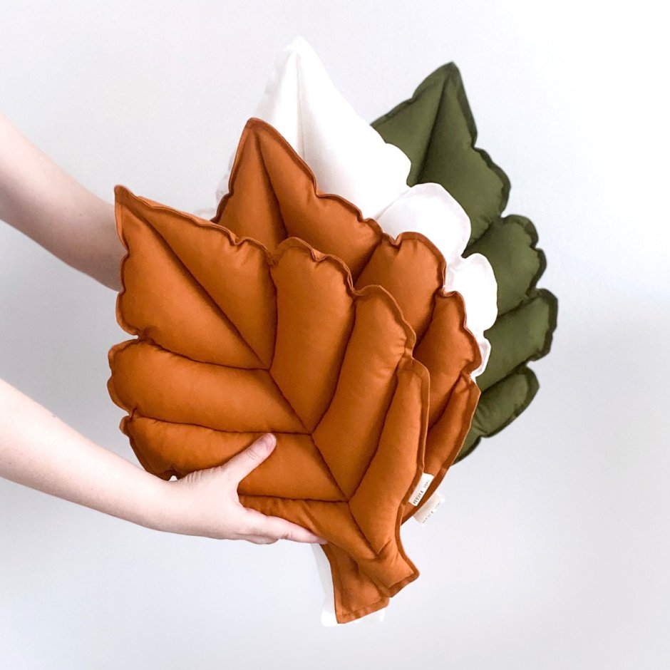 Подушка в виде листика