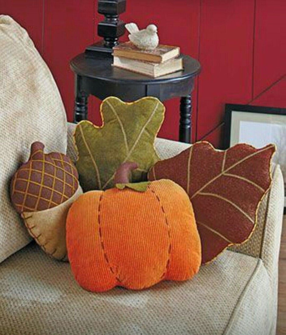 Декоративная подушка "листья"