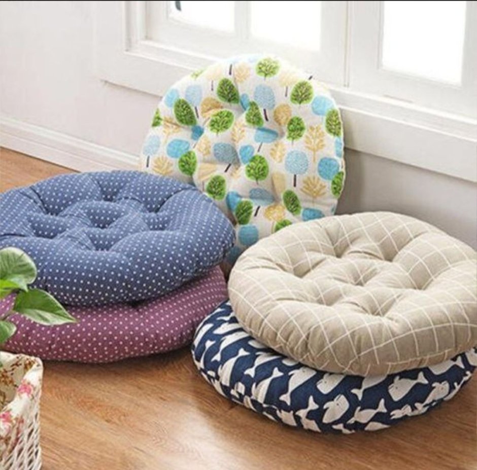 Необычные диванные подушки