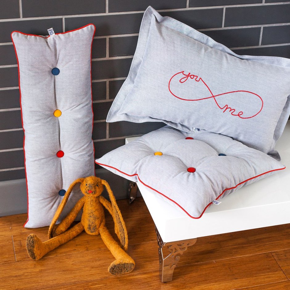 Декоративные подушки молодежные