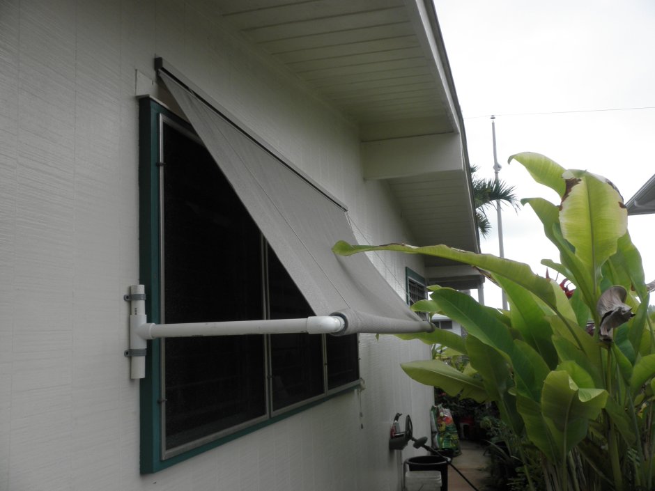 Козырек из пластиковых труб