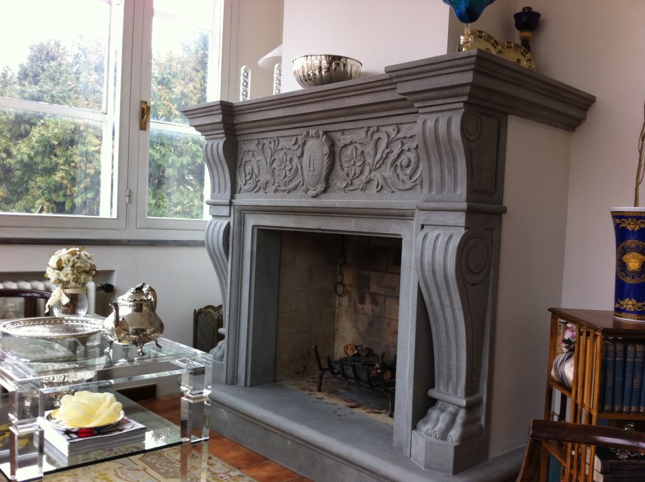 Камины из камня классика